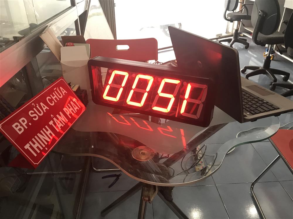 giám sát nhiệt độ, độ ẩm, tốc độ, số lượng bằng đèn LED 7 đoạn 600